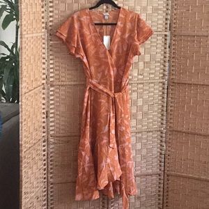 Classy, Lightweight Dress with a Crepe-Like Feel